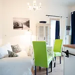 Living Eden By We Rent, Summercard Included צל-אם-זי