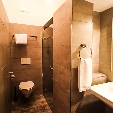 Living Eden By We Rent, Summercard Included Apartment